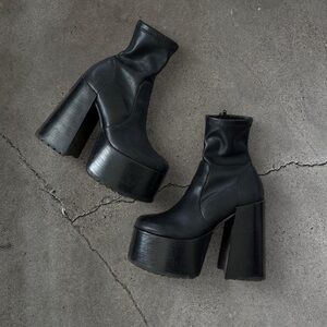 Steve Madden Kyana Platform Boots